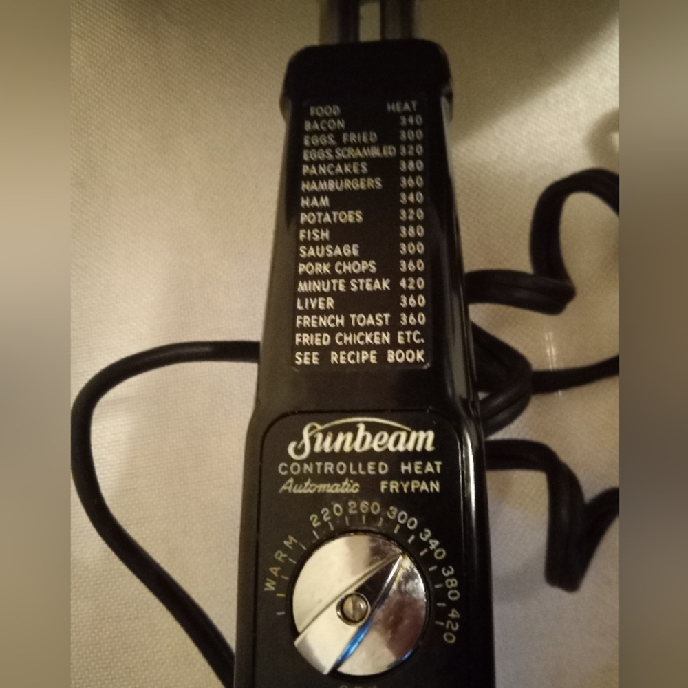 Vtg Sunbeam Lidded Controlled Heat Automatic Electric Fry Pan Model FP-10A - Picture 5 of 8
